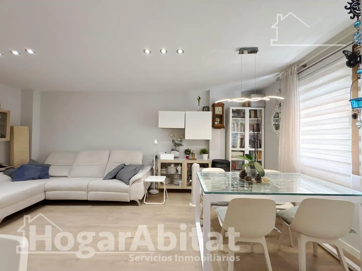 Sala d'estar de Pis en venda en Gandia amb Aire condicionat i Balcó