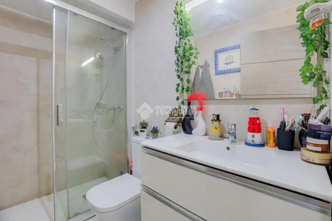 Baño de Piso en venta en Montcada i Reixac con Terraza