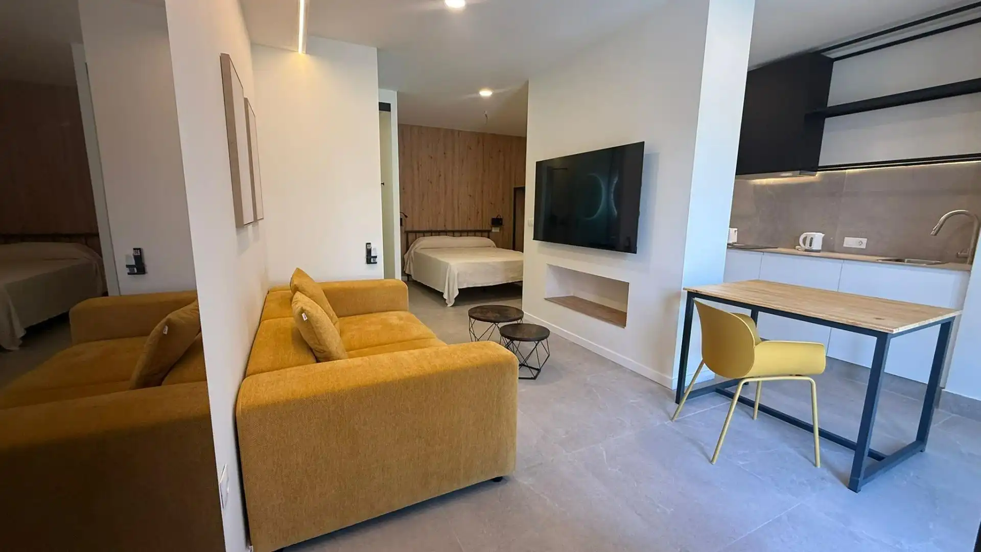 Wohnzimmer von Wohnungen zum Verkauf in Bormujos mit Klimaanlage und Möbliert