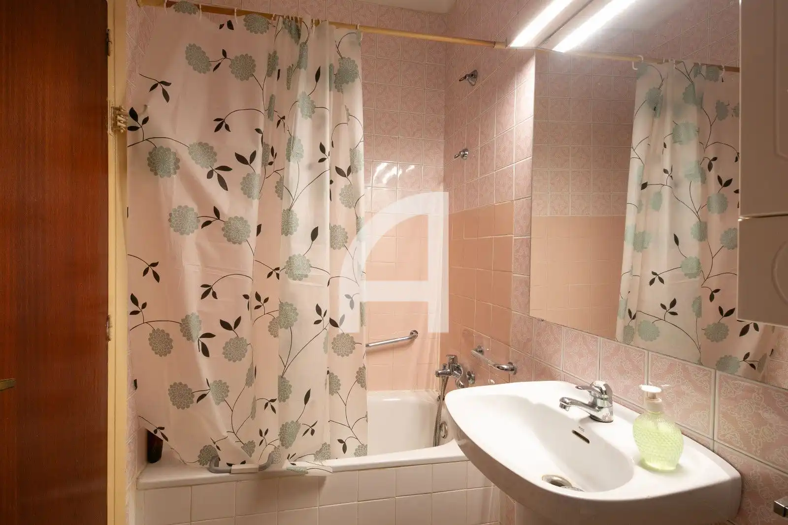 Baño de Piso en venta en Barcelona con Terraza y Balcón