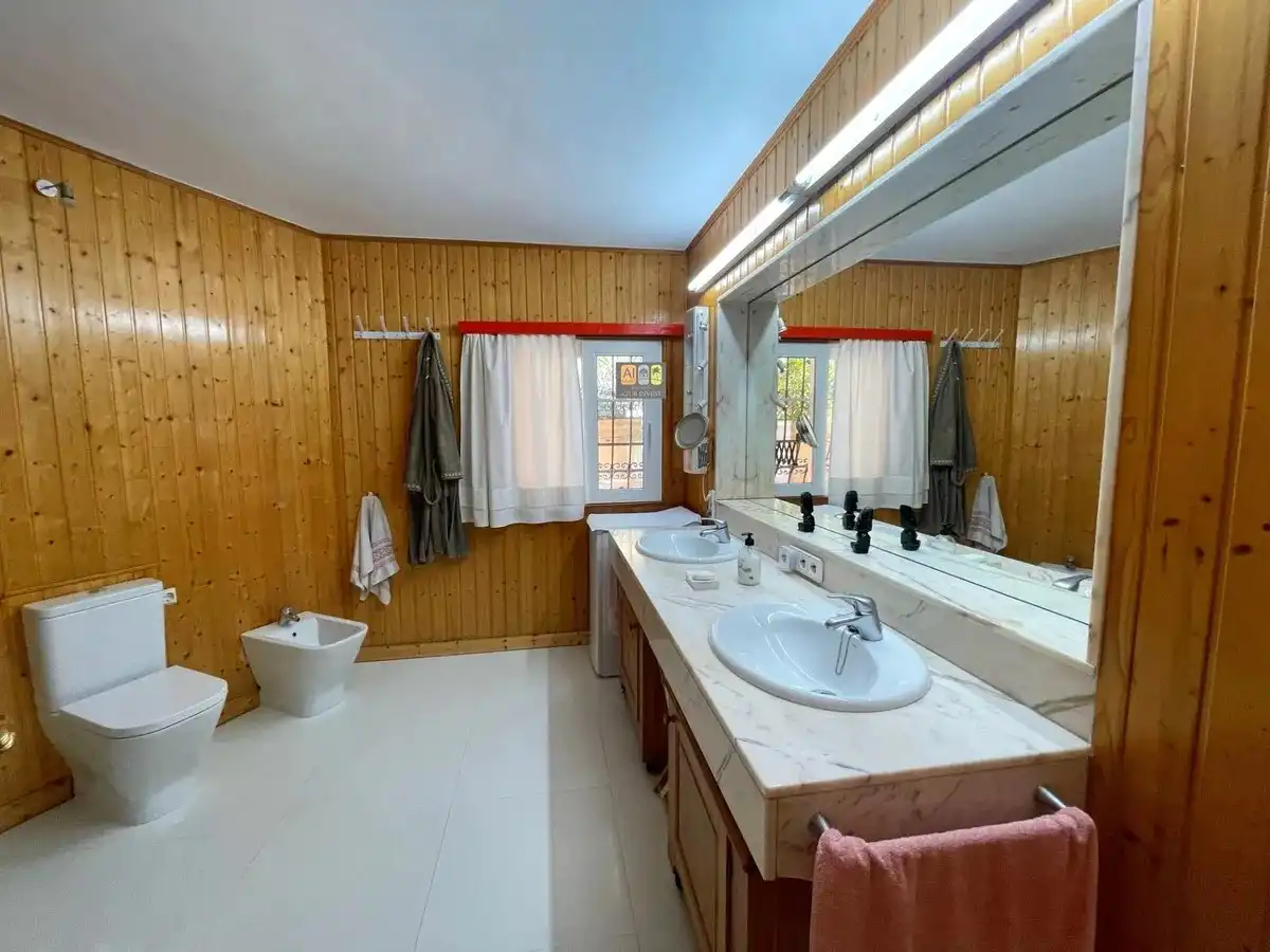 Badezimmer von Country house zum Verkauf in Mascarat
