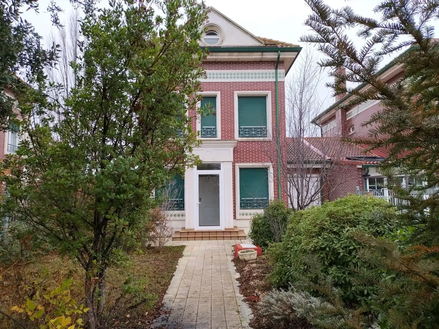 Vista exterior de Casa adosada en venta en Grijota con Calefacción, Jardín privado y Terraza