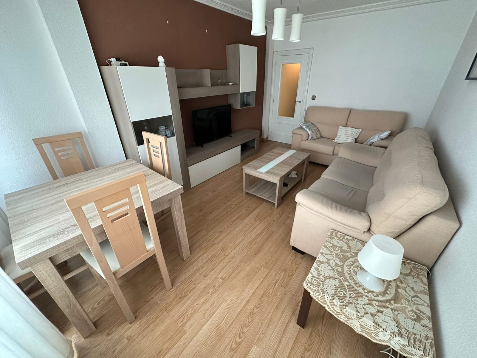 Sala d'estar de Pis en venda en Parla amb Aire condicionat i Terrassa