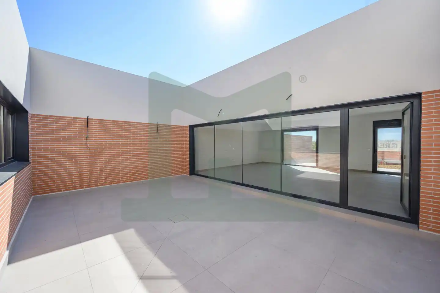 Vista exterior de Casa adosada en venta en Griñón con Calefacción, Jardín privado y Piscina