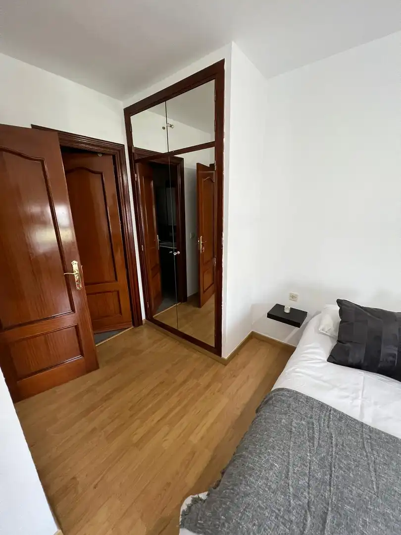 Room in N/A, -1, Parque Ayala - Jardín de la Abadía - Huelín