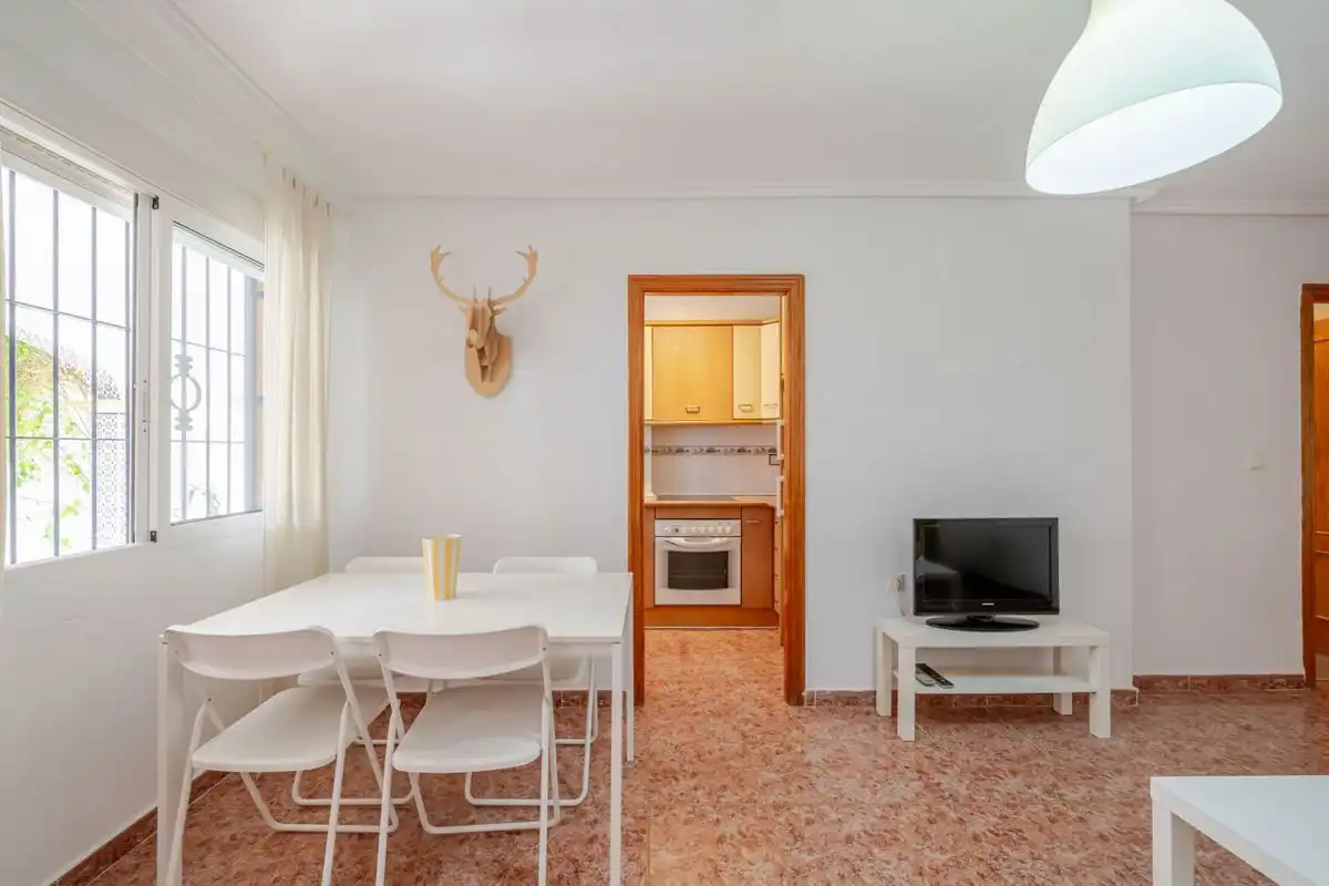 Wohnzimmer von Erdgeschoss zum Verkauf in Santa Pola mit Heizung, Privatgarten und Terrasse