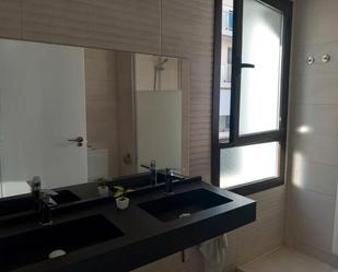 Bathroom of Flat to rent in Torrent  with Air Conditioner, Oven and Washing machine