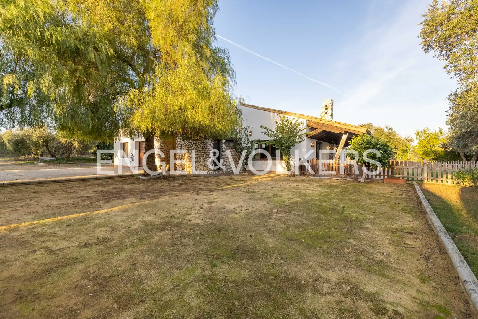 Vista exterior de Finca rústica en venta en La Puebla del Río con Aire acondicionado, Calefacción y Jardín privado