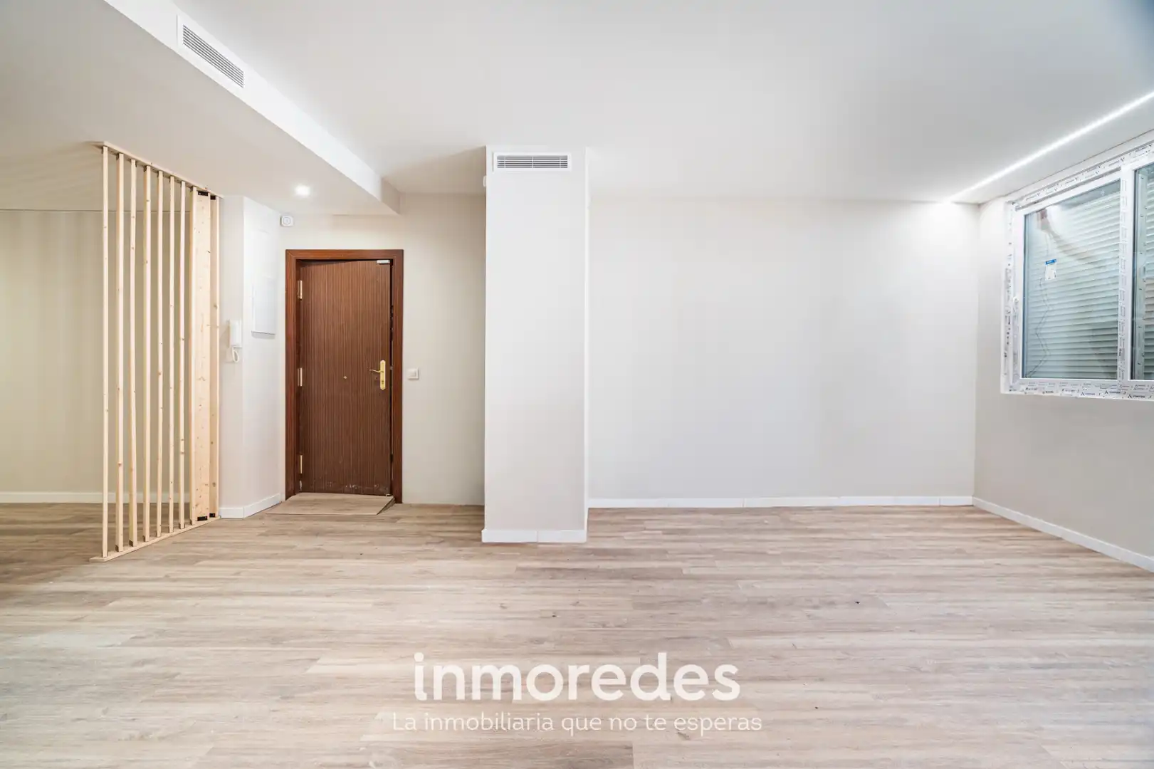 Außenansicht von Wohnung zum Verkauf in Santa Coloma de Gramenet mit Klimaanlage, Parkett und Ofen