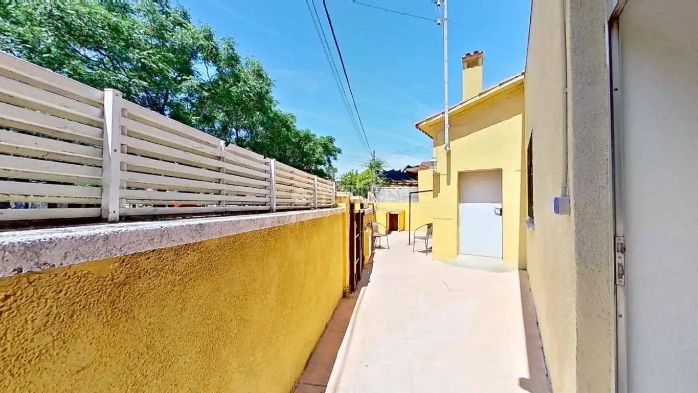 Außenansicht von Haus oder Chalet zum Verkauf in Cerdanyola del Vallès mit Terrasse