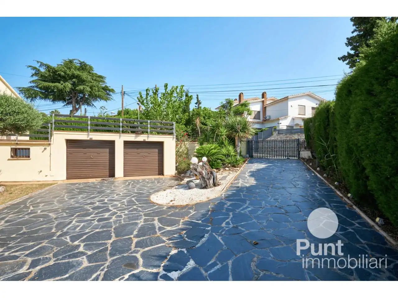 Vista exterior de Casa o xalet en venda en Premià de Dalt amb Aire condicionat, Calefacció i Jardí privat
