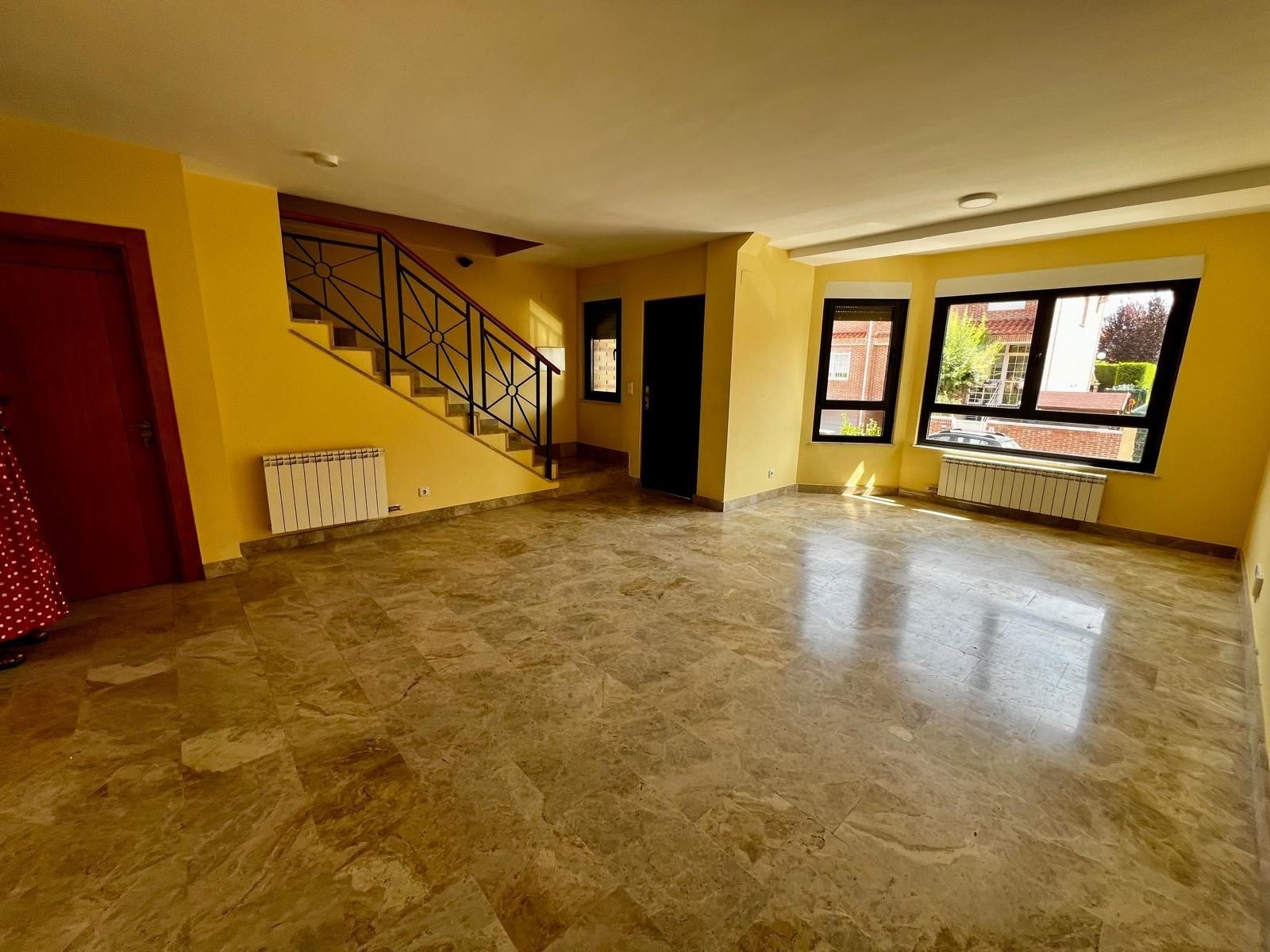 House or chalet for sale in Cabrerizos  with Heating, Private garden and Parquet flooring