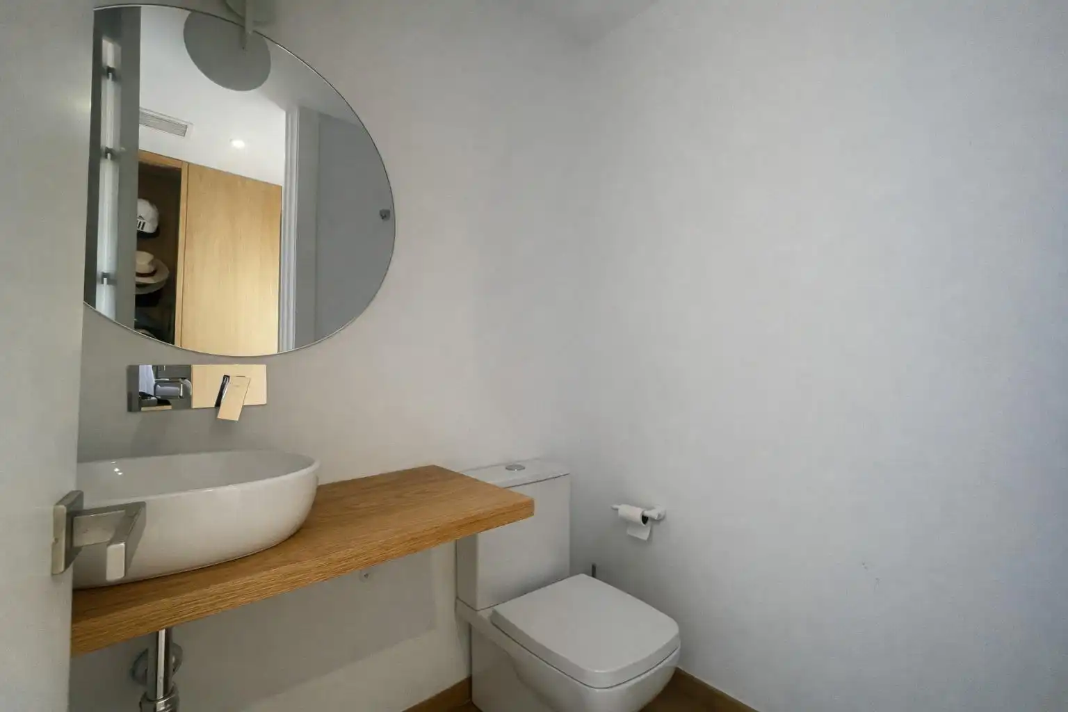 Baño de Ático en venta en Tomares con Aire acondicionado, Calefacción y Jardín privado