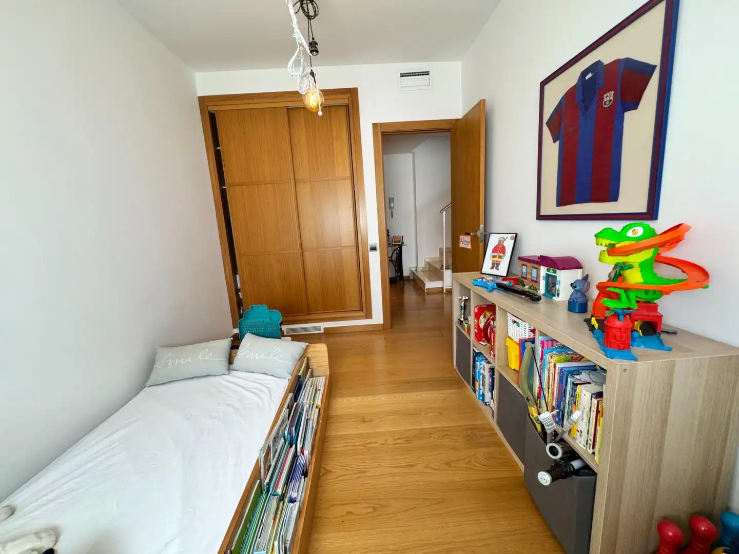 Habitación de Casa adosada en venta en Gavà con Aire acondicionado, Calefacción y Jardín privado
