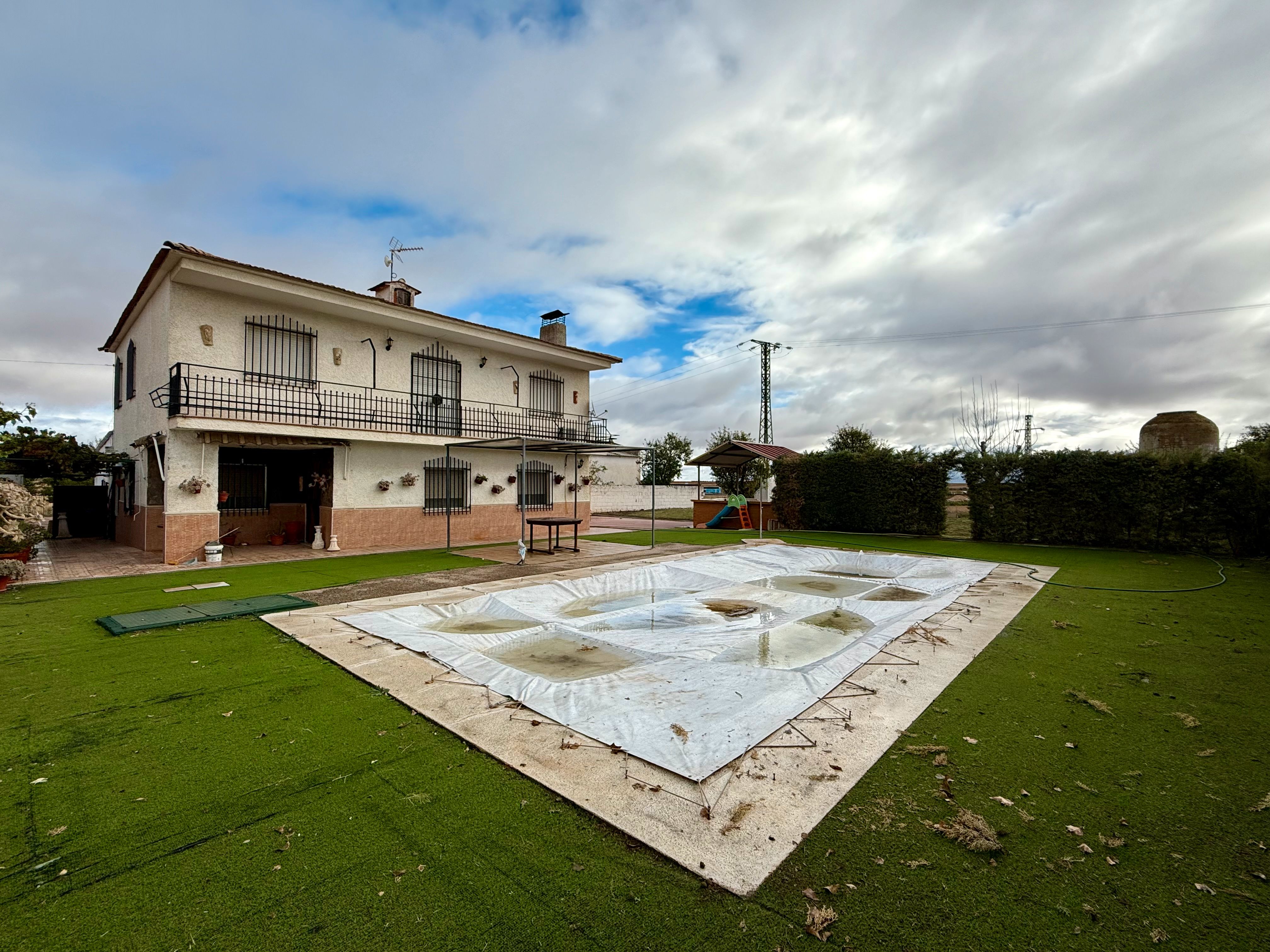 Swimming pool of House or chalet for sale in Madridejos  with Heating, Private garden and Swimming Pool