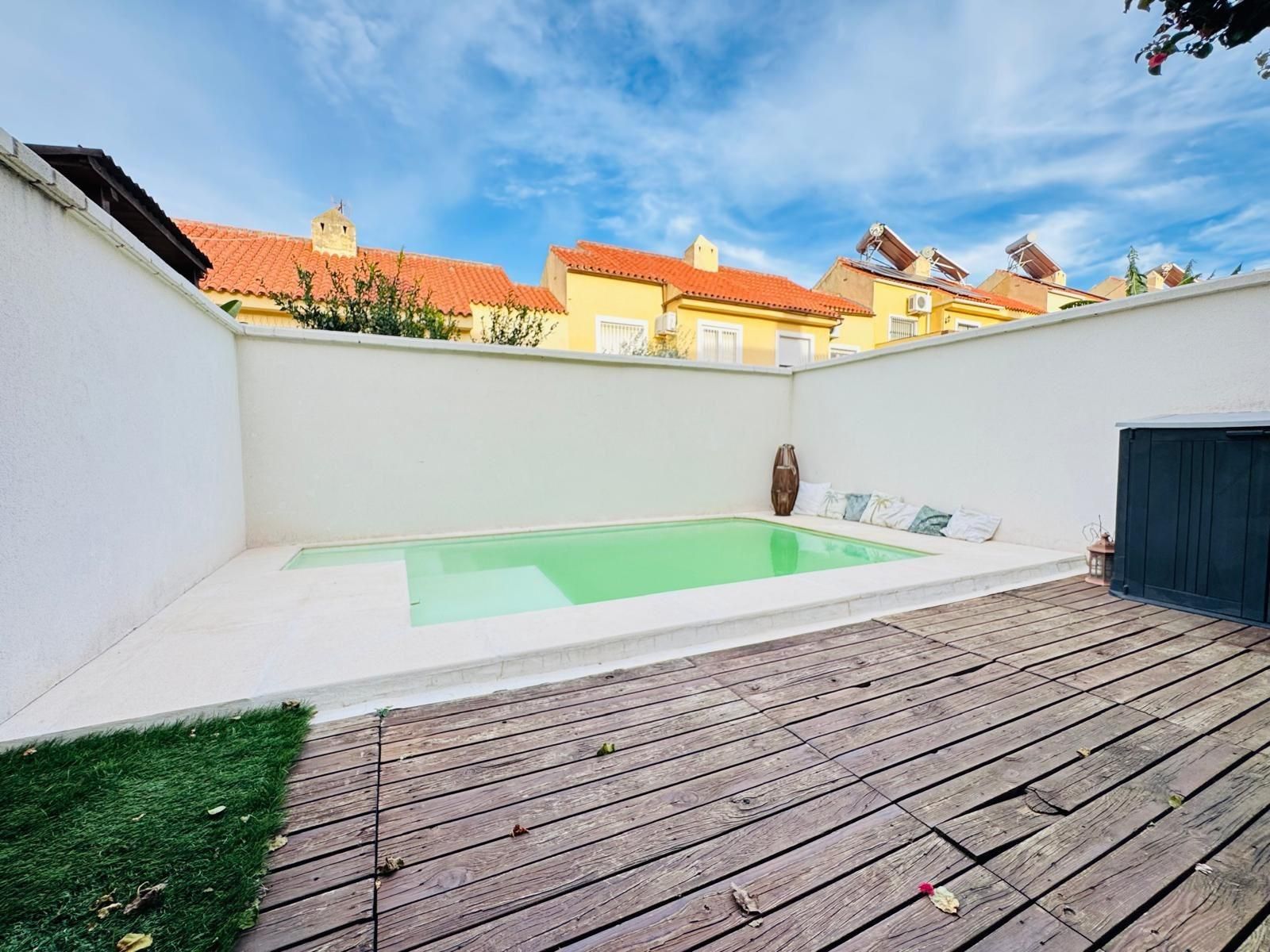 Swimming pool of Single-family semi-detached for sale in Algeciras  with Private garden and Swimming Pool