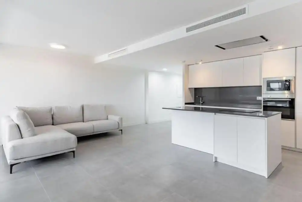 Sala de estar de Apartamento de alquiler en Estepona con Aire acondicionado, Jardín privado y Terraza