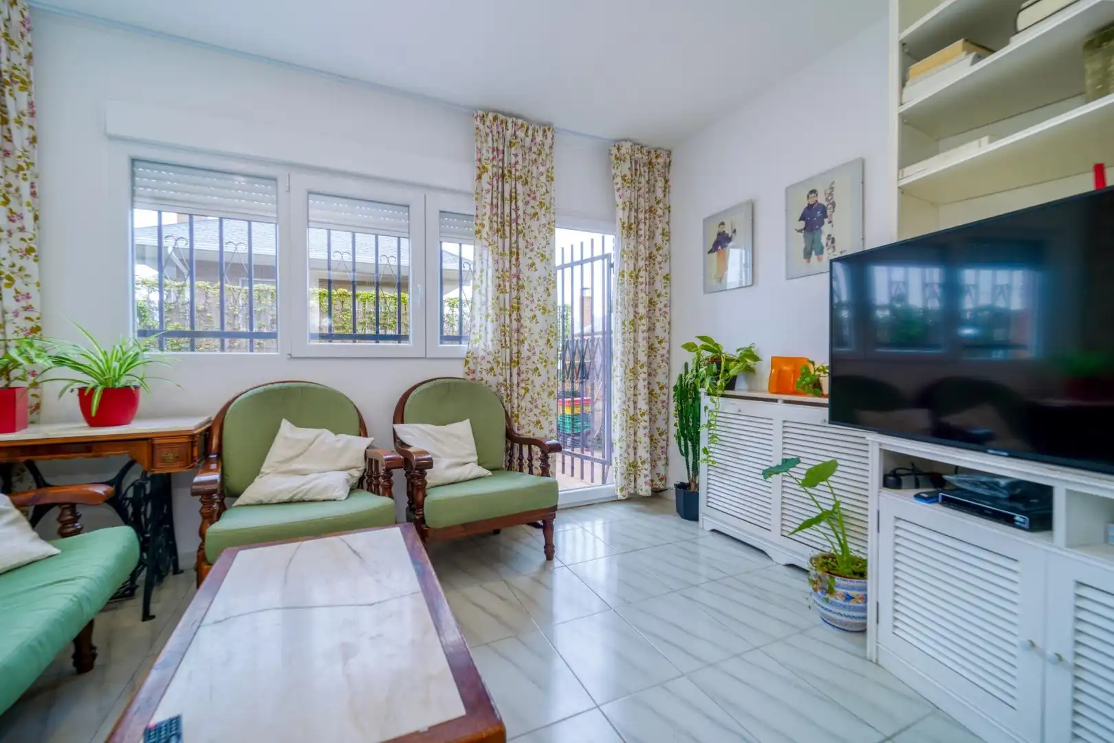 Sala de estar de Casa adosada en venta en Madrid con Calefacción y Jardín privado