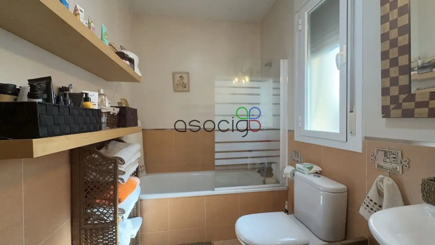 Baño de Casa adosada en venta en Cabanillas del Campo con Calefacción, Jardín privado y Terraza