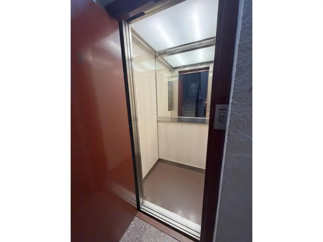 Piso en venta en L'Hospitalet de Llobregat con Balcón