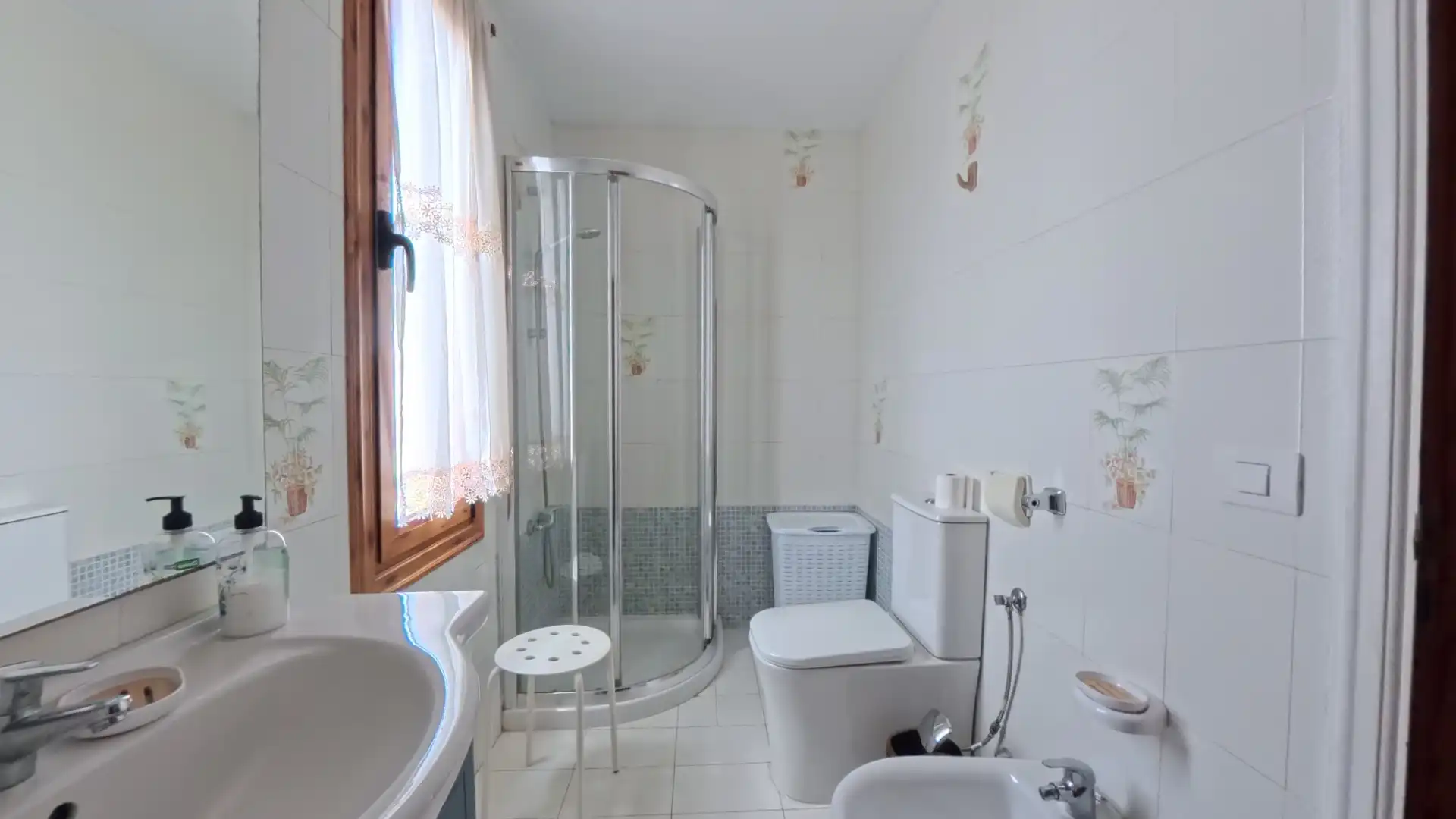 Badezimmer von Maisonette zum Verkauf in Arona mit Terrasse, Möbliert und Ofen
