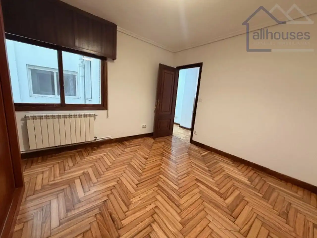 Habitación de Piso en venta en Vigo  con Calefacción, Parquet y Terraza