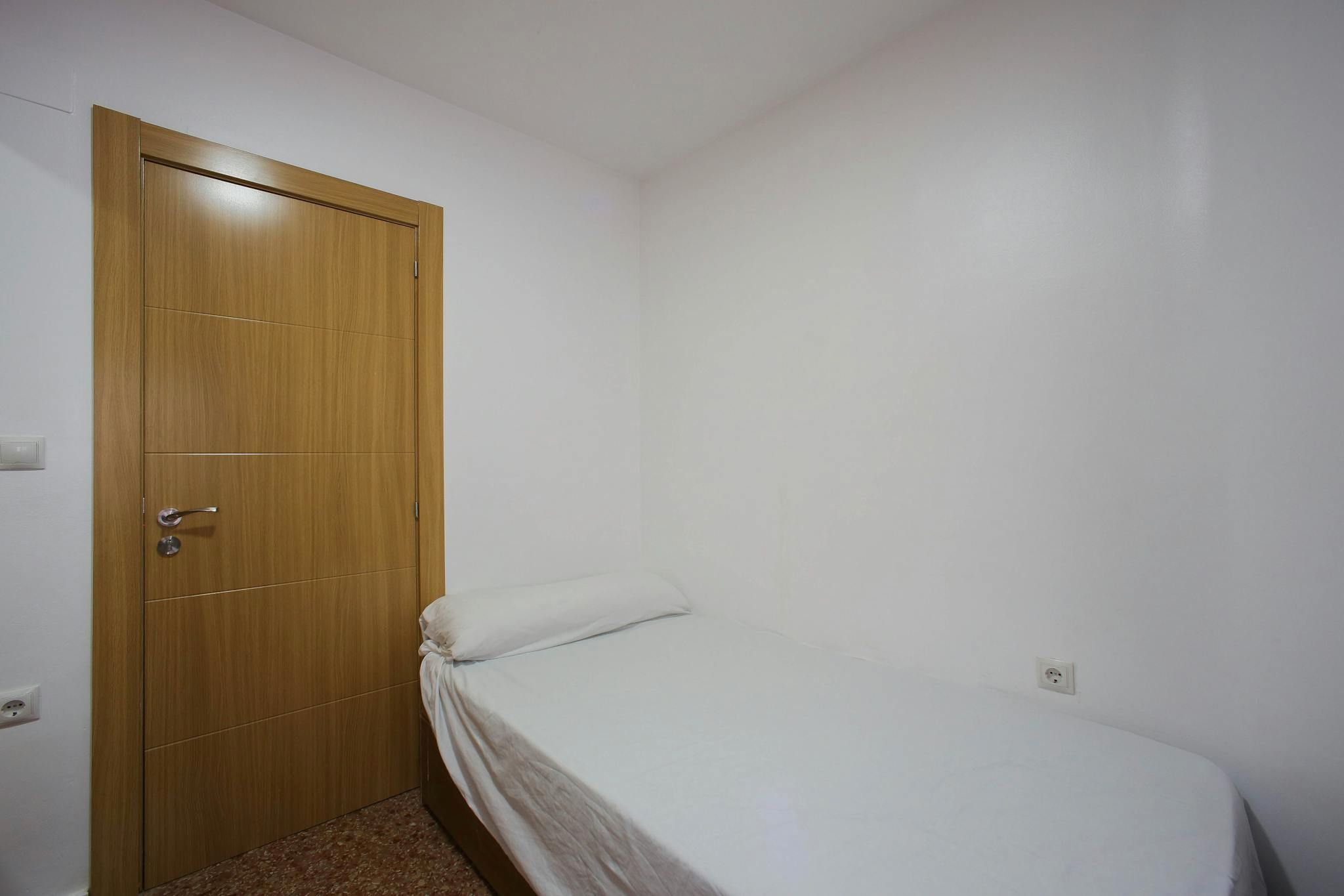 Bedroom of Flat to share in  Valencia Capital  with Air Conditioner, Heating and Furnished