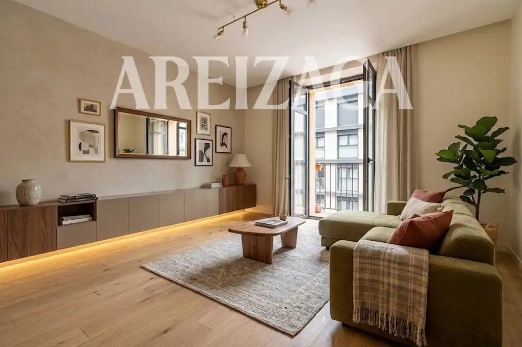 Habitación de Piso en venta en Donostia - San Sebastián  con Calefacción y Balcón