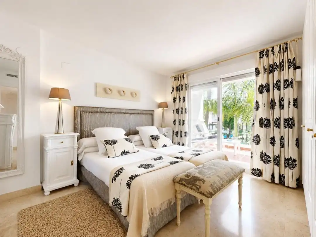 Dormitori de Casa o xalet en venda en Marbella amb Aire condicionat, Calefacció i Jardí privat