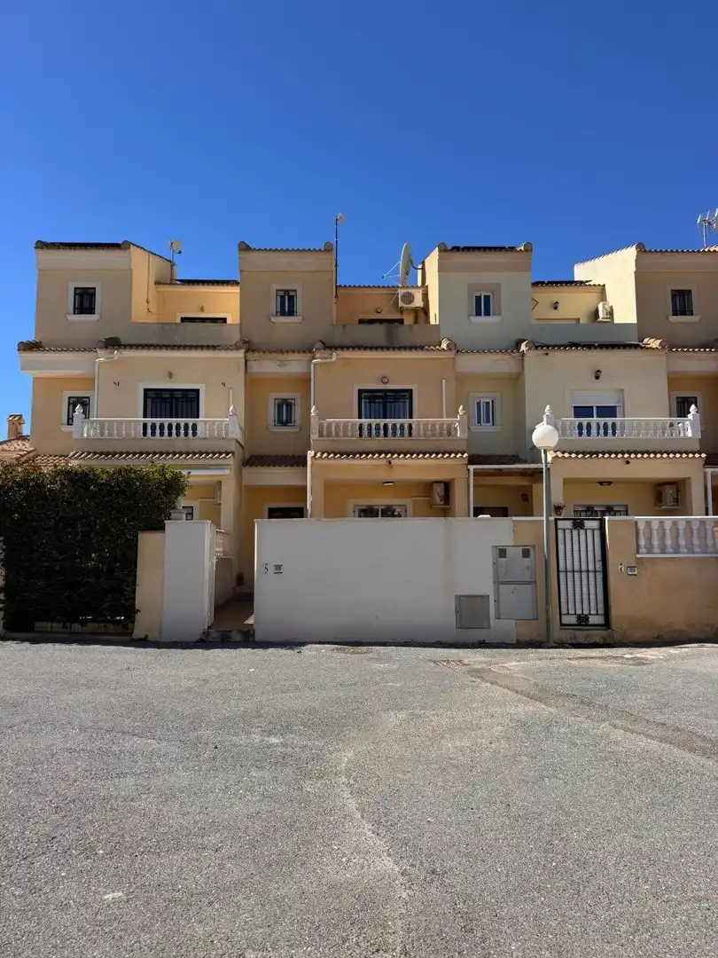 Vista exterior de Finca rústica en venda en Orihuela amb Calefacció, Terrassa i Traster
