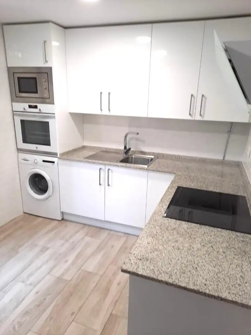 Appartement avec ascenseur à vendre à Calle Nueva Vía en Barriada las Torres 2, imagen 2