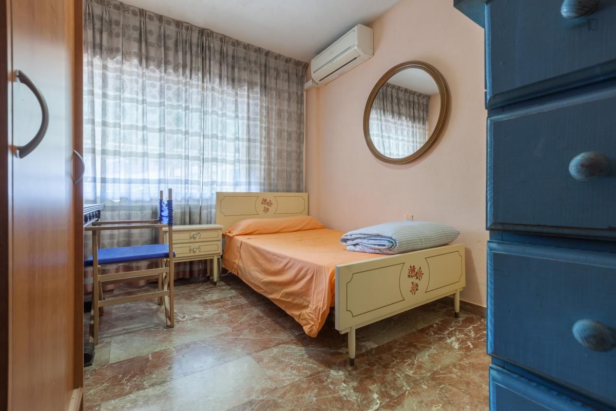 Apartment to share in Pajaritos