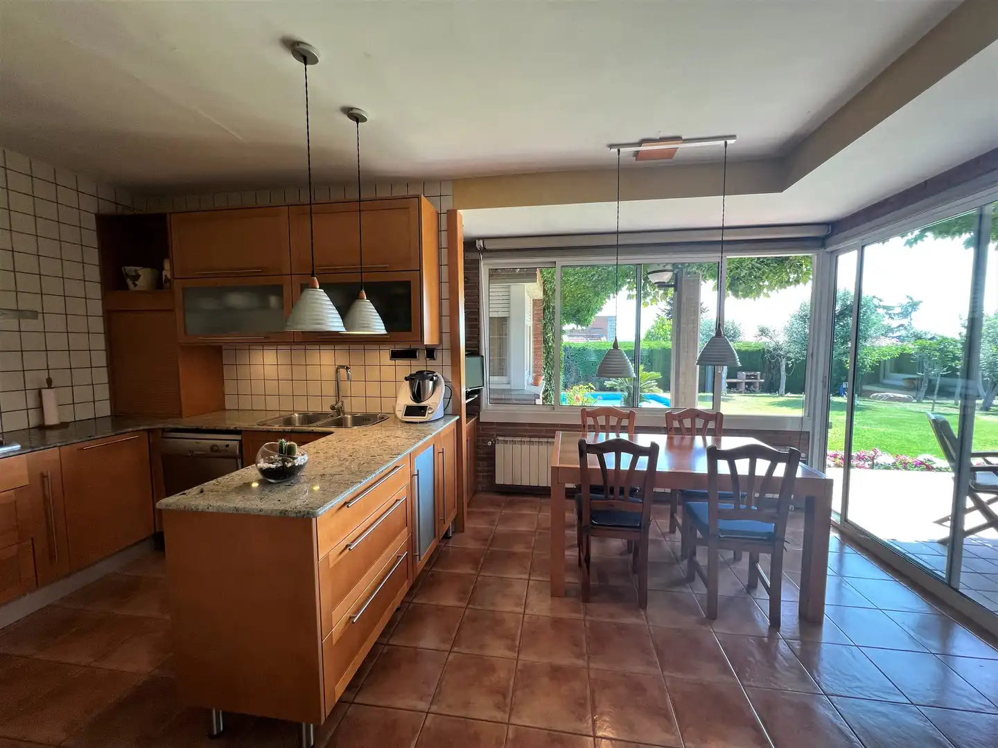 Cuina de Casa o xalet en venda en Canovelles amb Aire condicionat, Calefacció i Jardí privat