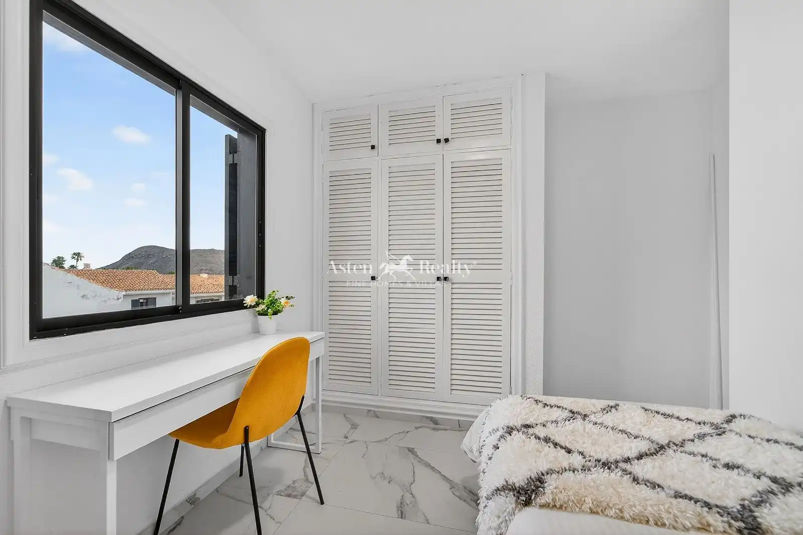 Habitación de Casa adosada en venta en Arona con Terraza, Piscina y Amueblado