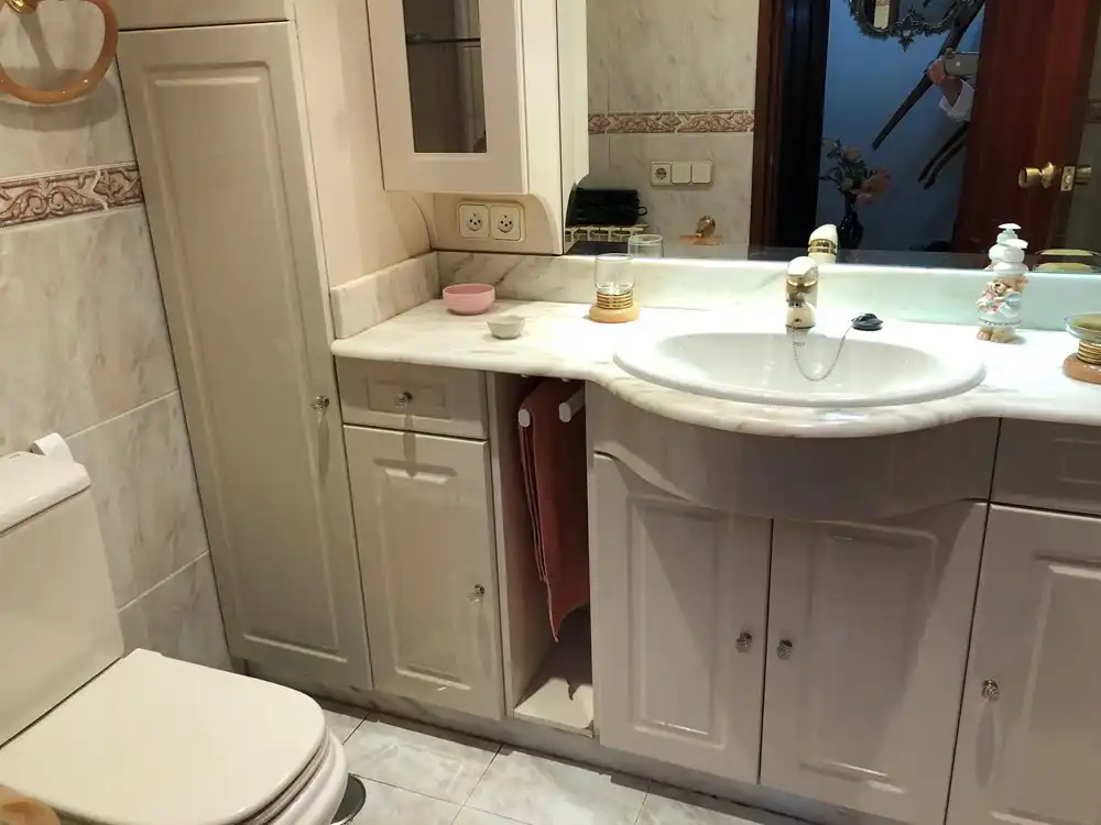 Bany de Pis en venda en Segovia amb Calefacció, Piscina i Moblat