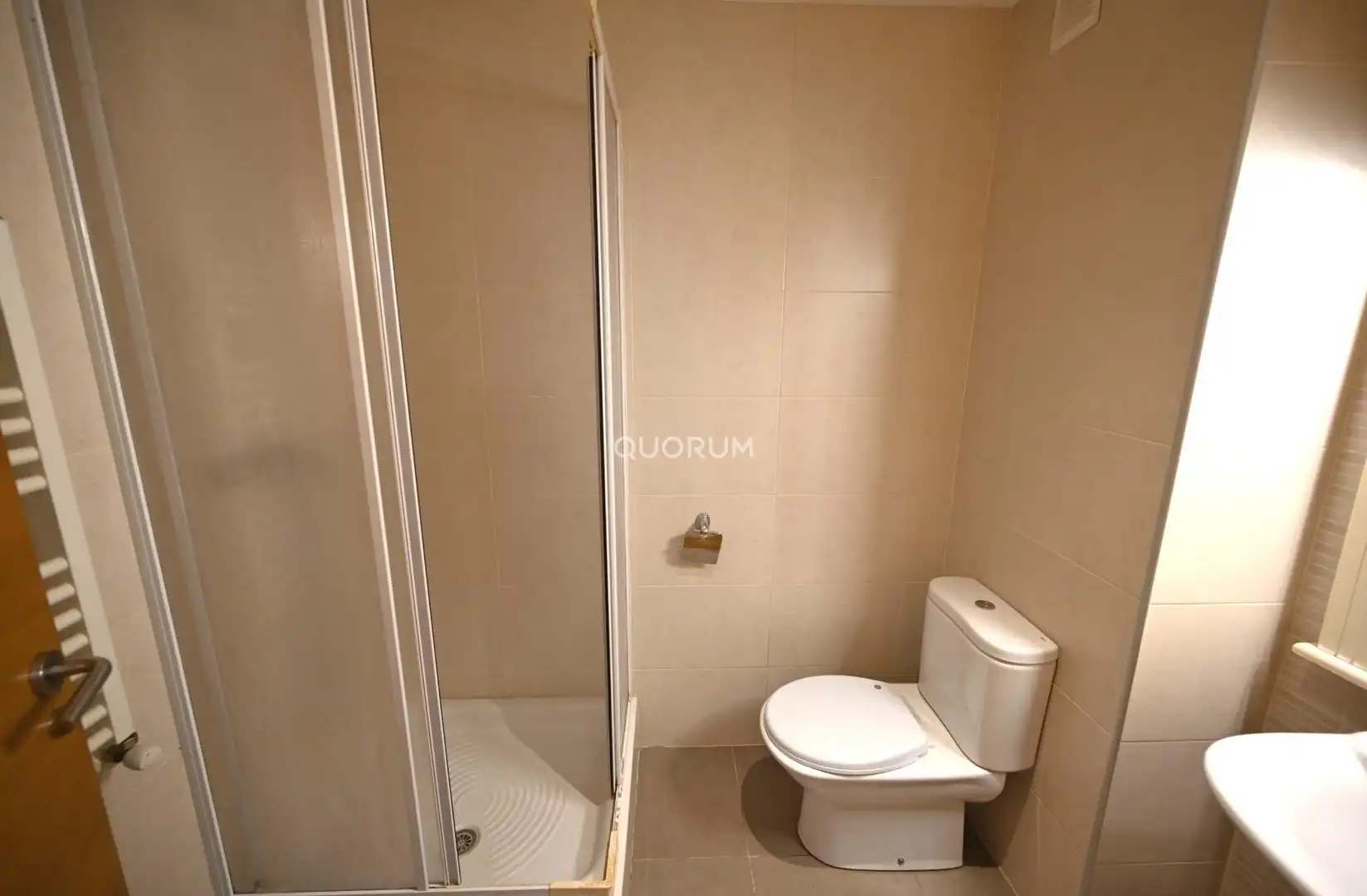 Badezimmer von Wohnung zum Verkauf in Erandio mit Heizung und Abstellraum