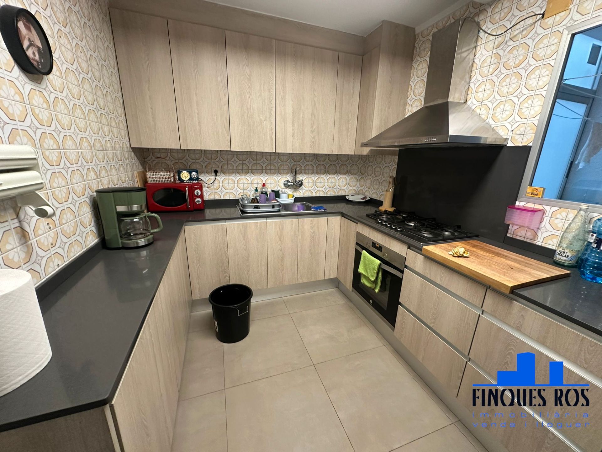Cuina de Pis de lloguer en Vinaròs amb Aire condicionat, Moblat i Forn