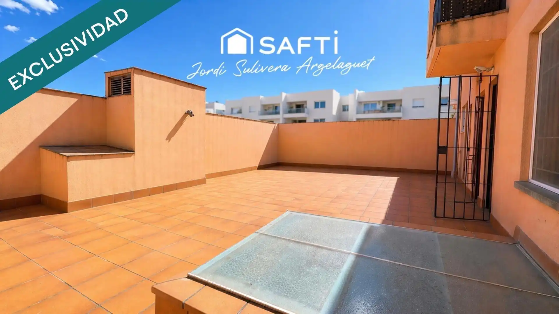 Exterior view of Flat for sale in Girona  with Air Conditioner, Heating and Terrace