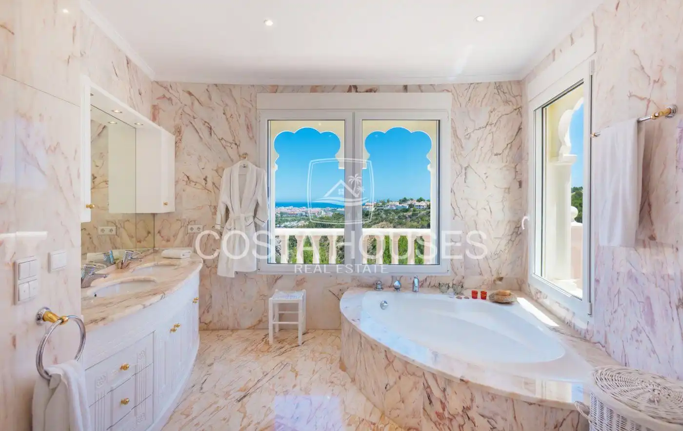 Bathroom of Houses for sale in Dénia  with Air Conditioner, Private garden and Terrace