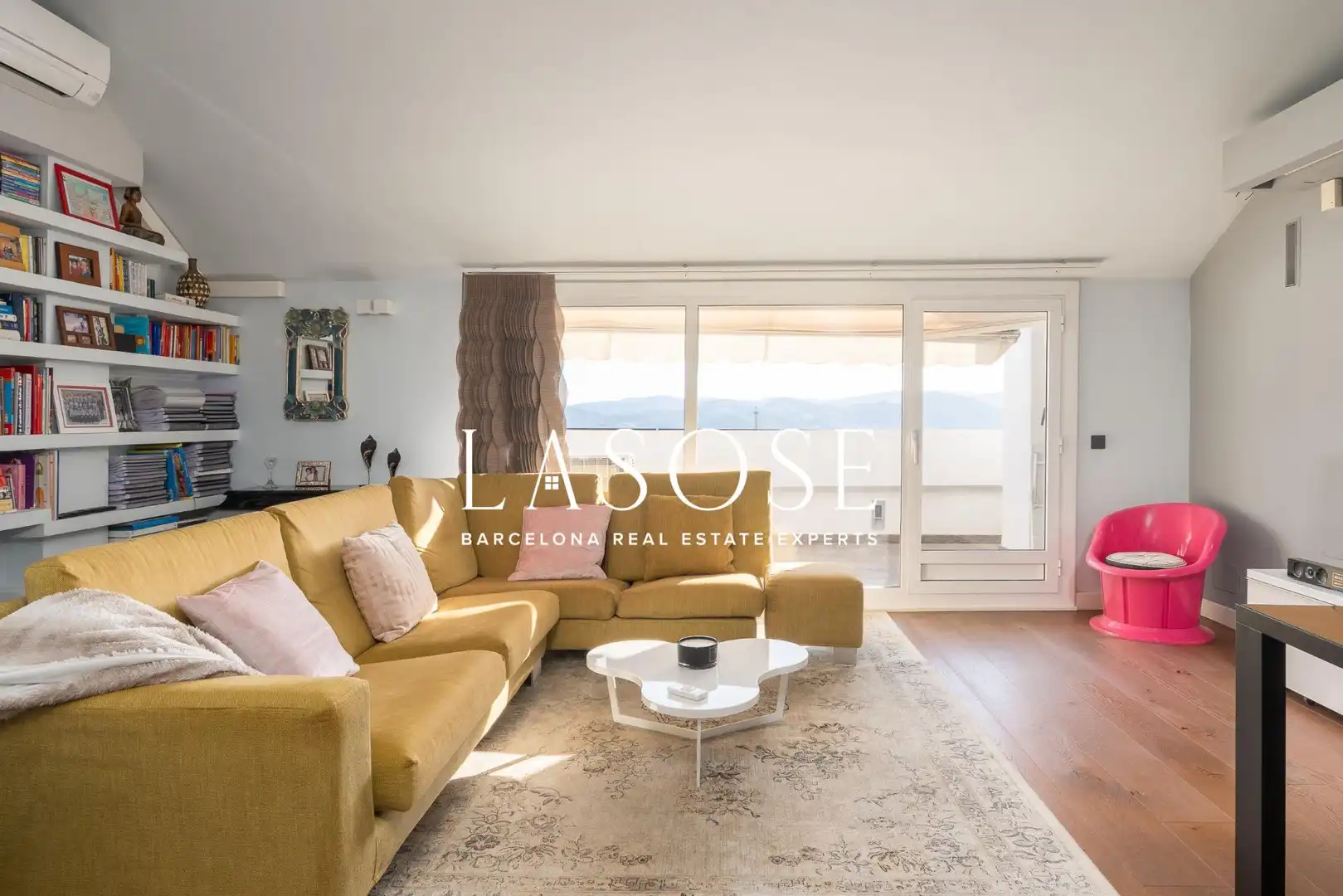 Living room of Houses for rent in Sant Just Desvern  with Heating, Private garden and Terrace