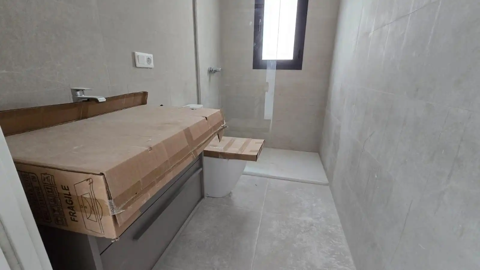 Bany de Pis en venda en Sant Joan d'Alacant amb Parquet, Terrassa i Piscina comunitària