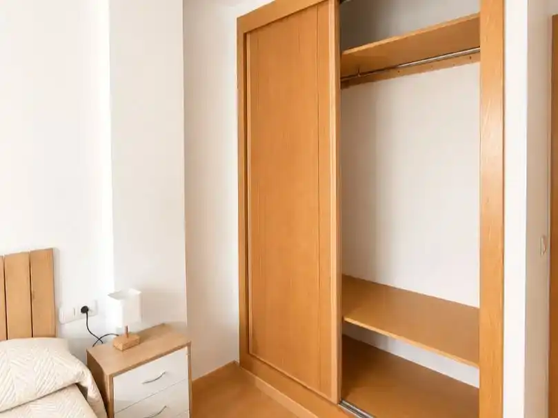 Dormitori de Pis de lloguer en Aljaraque amb Aire condicionat, Parquet i Moblat
