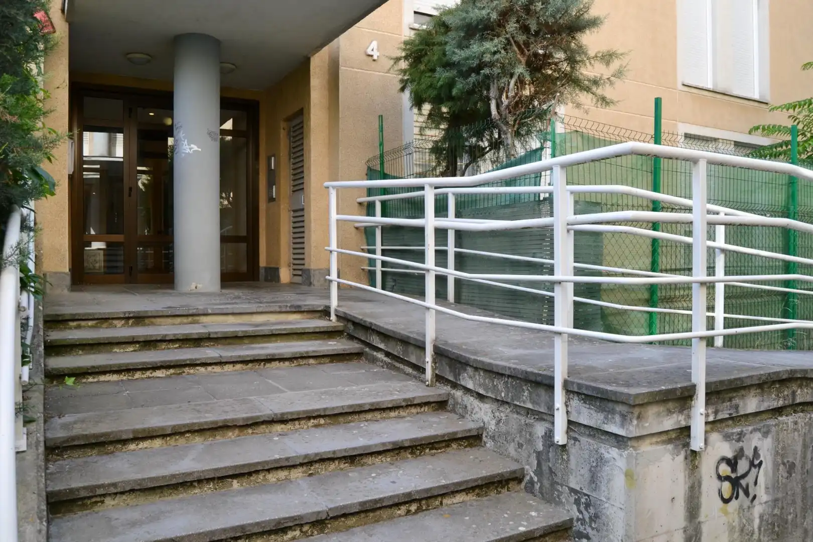 Vista exterior de Piso en venta en  Pamplona / Iruña con Parquet y Trastero