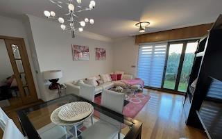 Sala d'estar de Planta baixa en venda en Vigo  amb Aire condicionat i Terrassa