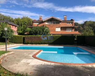 Jardí de Casa adosada en venda en Hernani amb Terrassa, Piscina i Balcó