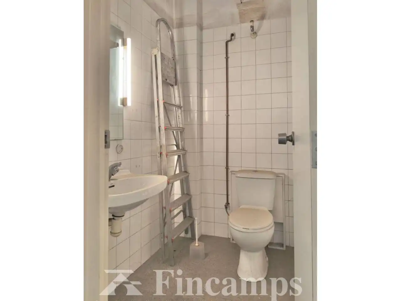 Baño de Local de alquiler en Sabadell
