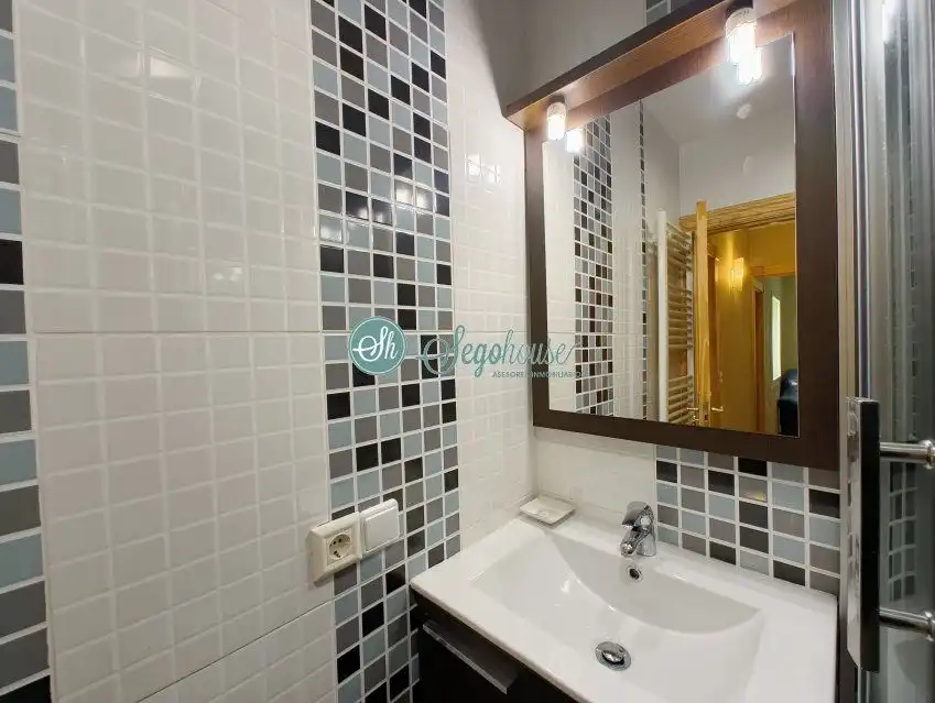 Bathroom of Flat for sale in Segovia  with Heating, Terrace and Furnished