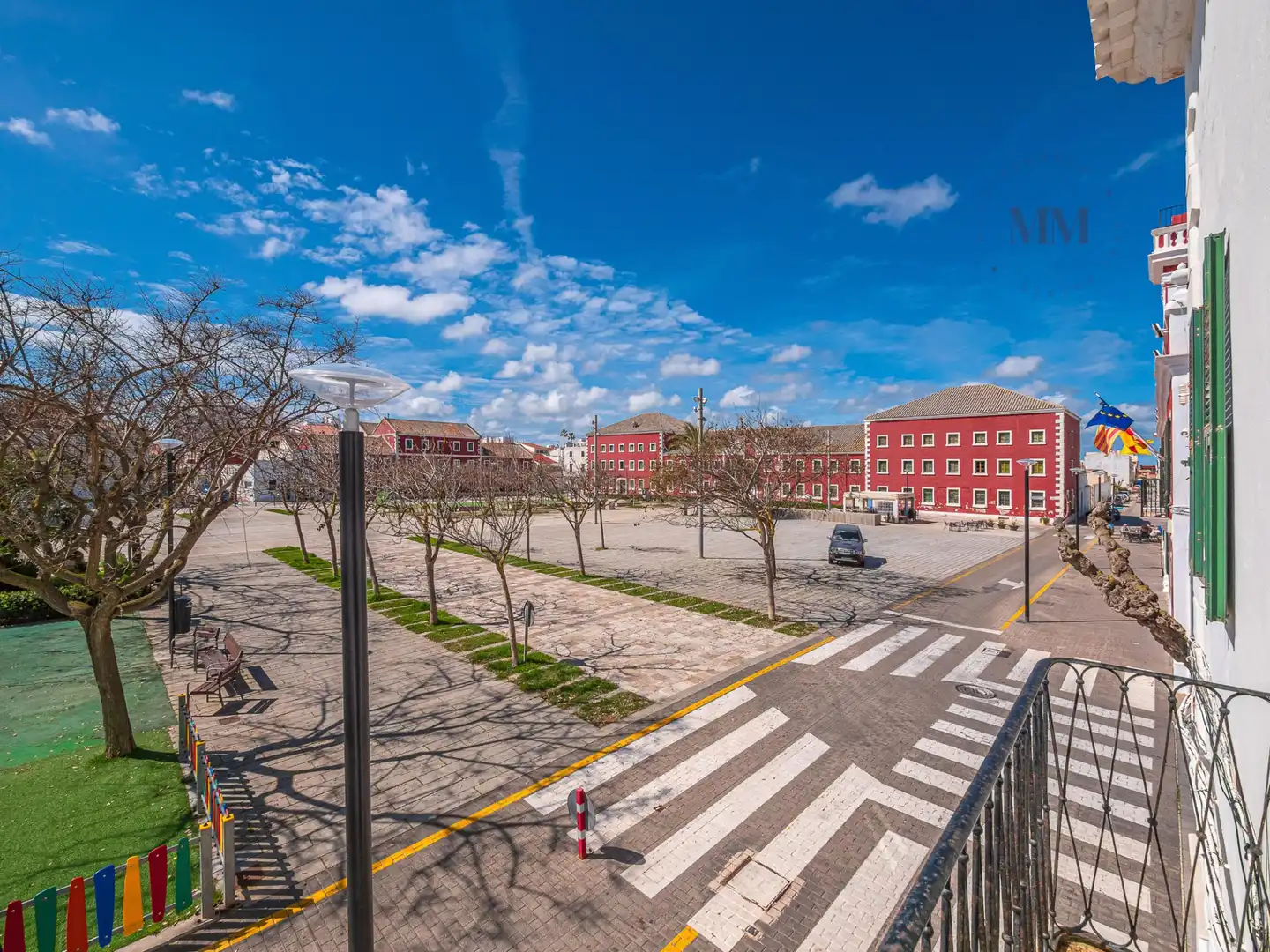 Vista exterior de Casa adosada en venda en Es Castell amb Terrassa i Balcó