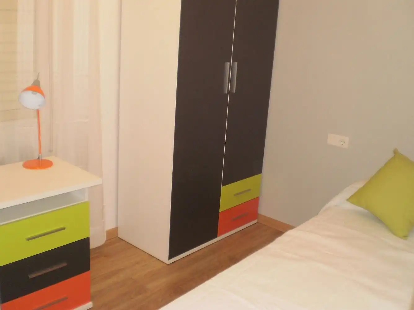 Habitación de Piso de alquiler en Santiago de Compostela  con Calefacción, Parquet y Amueblado