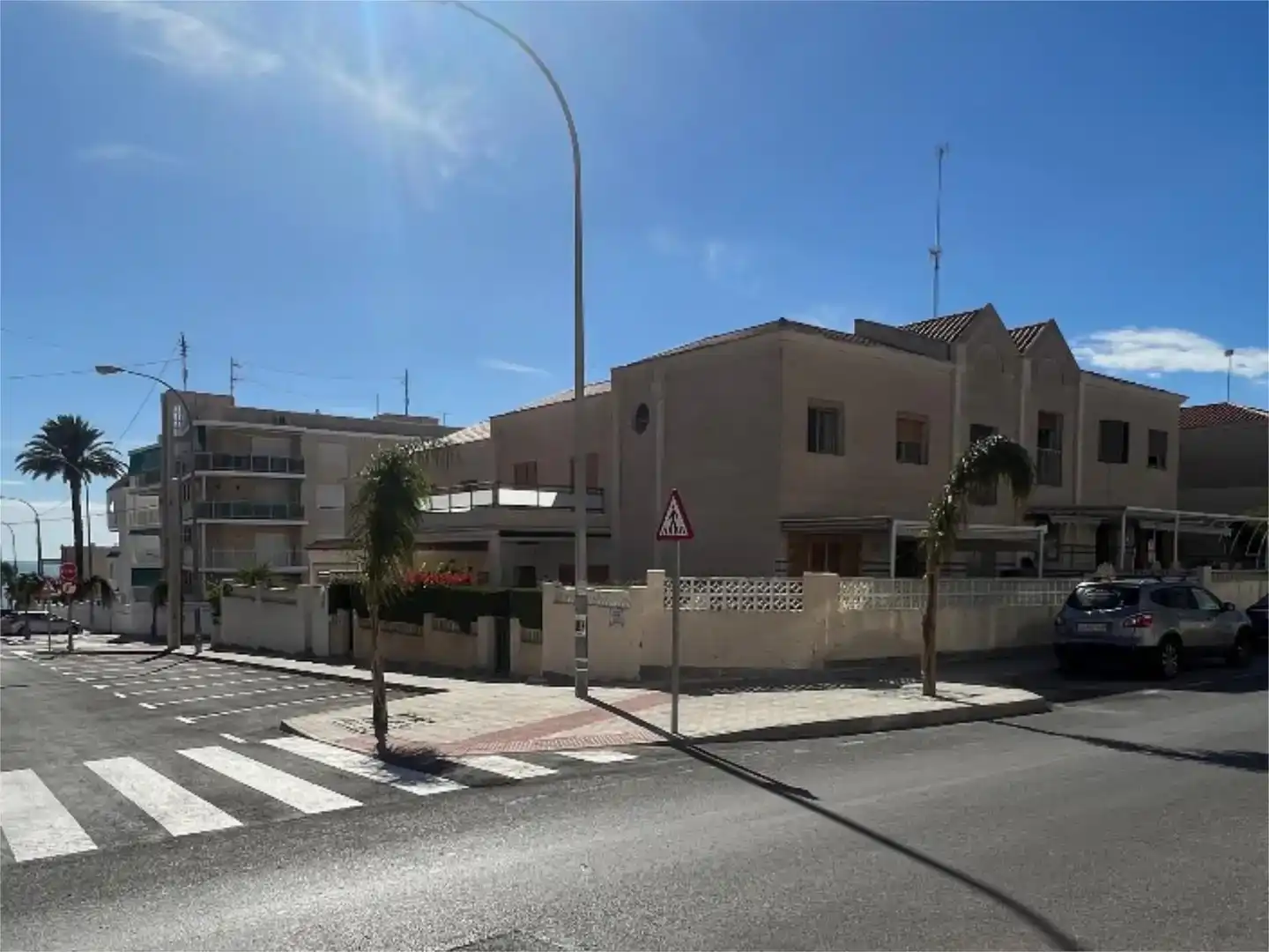Vista exterior de Dúplex en venda en Santa Pola amb Aire condicionat, Jardí privat i Moblat